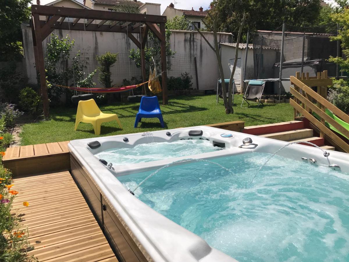 Espace Beleverte Bussiere 1 Tamaris Appartement Meuble De 2 Chambres Oullins Εξωτερικό φωτογραφία